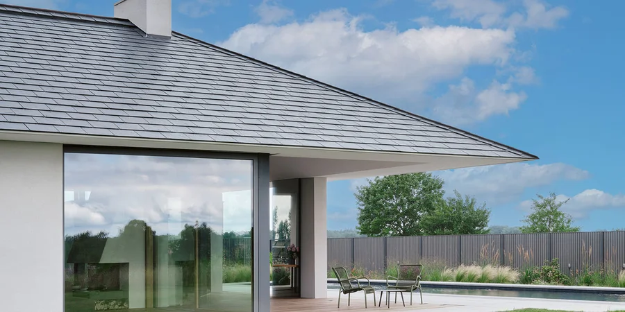 www.bau-welt.de einen Zuschuss für ein neues Dach mit der innovativen UltraRechteck-Deckung – einer modernen Schieferlösung für zeitgemäße Architektur, hohe Langlebigkeit und nachhaltiges Bauen