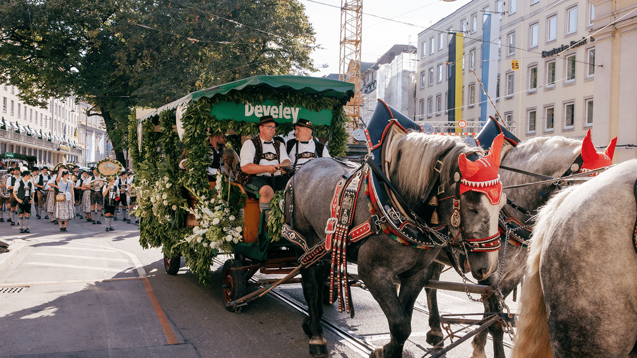 exklusive Plätze auf der Develey Wiesnkutsche