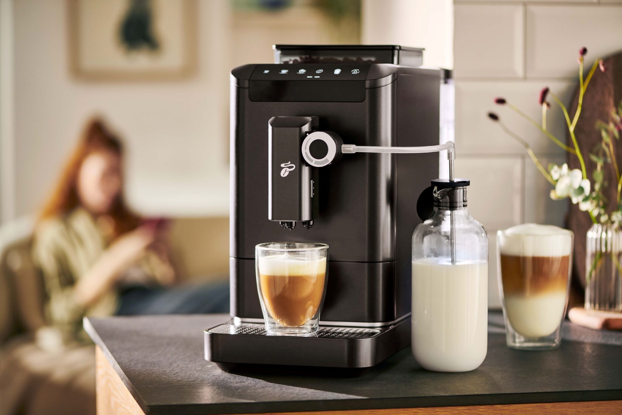 einen »Esperto 2 Milk« Kaffeevollautomat von Tchibo