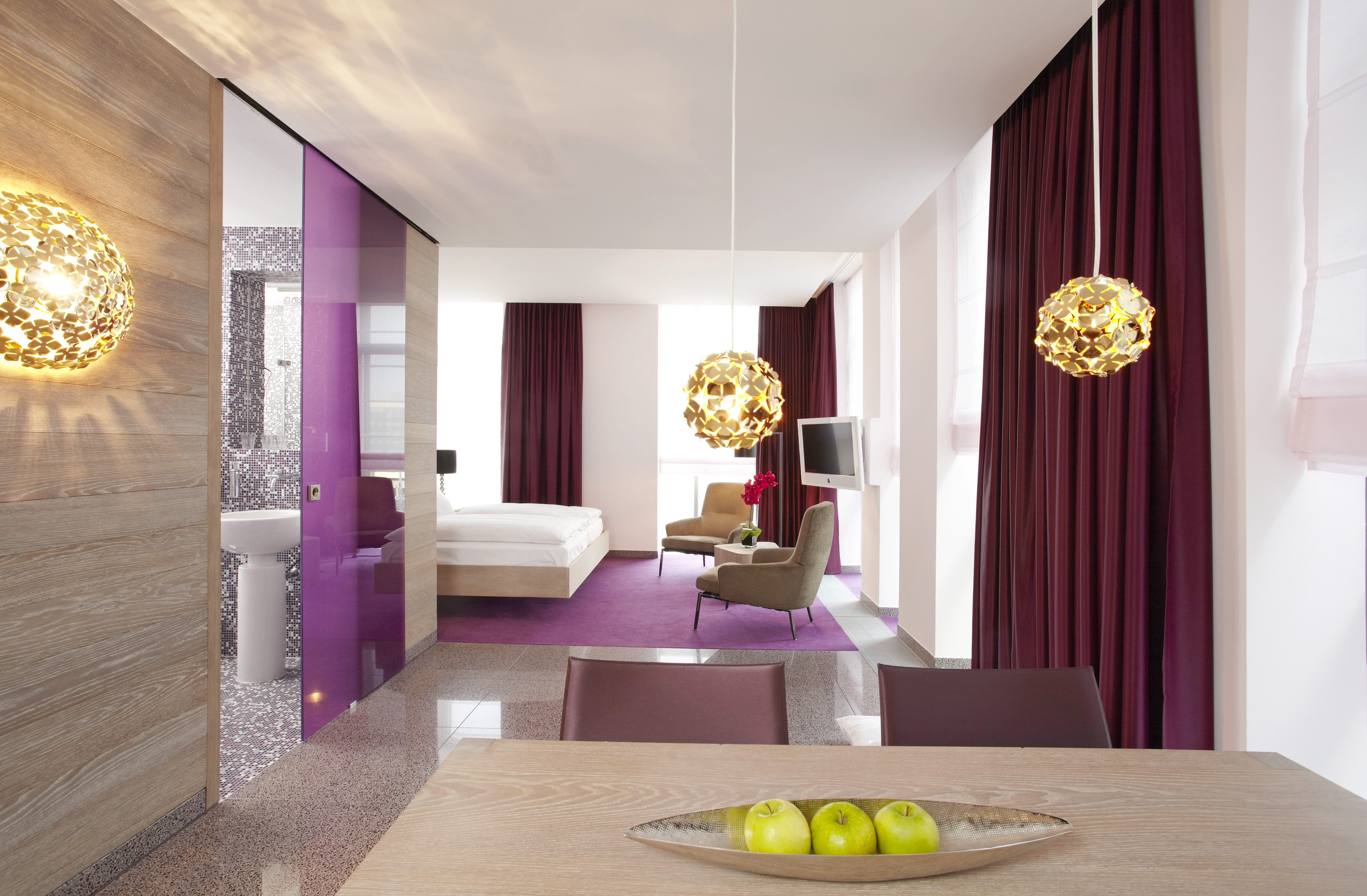 einer Junior Suite mit kleinem Zimmerfrühstück in den abito suites: Wer mit dabei sein will, beantwortet