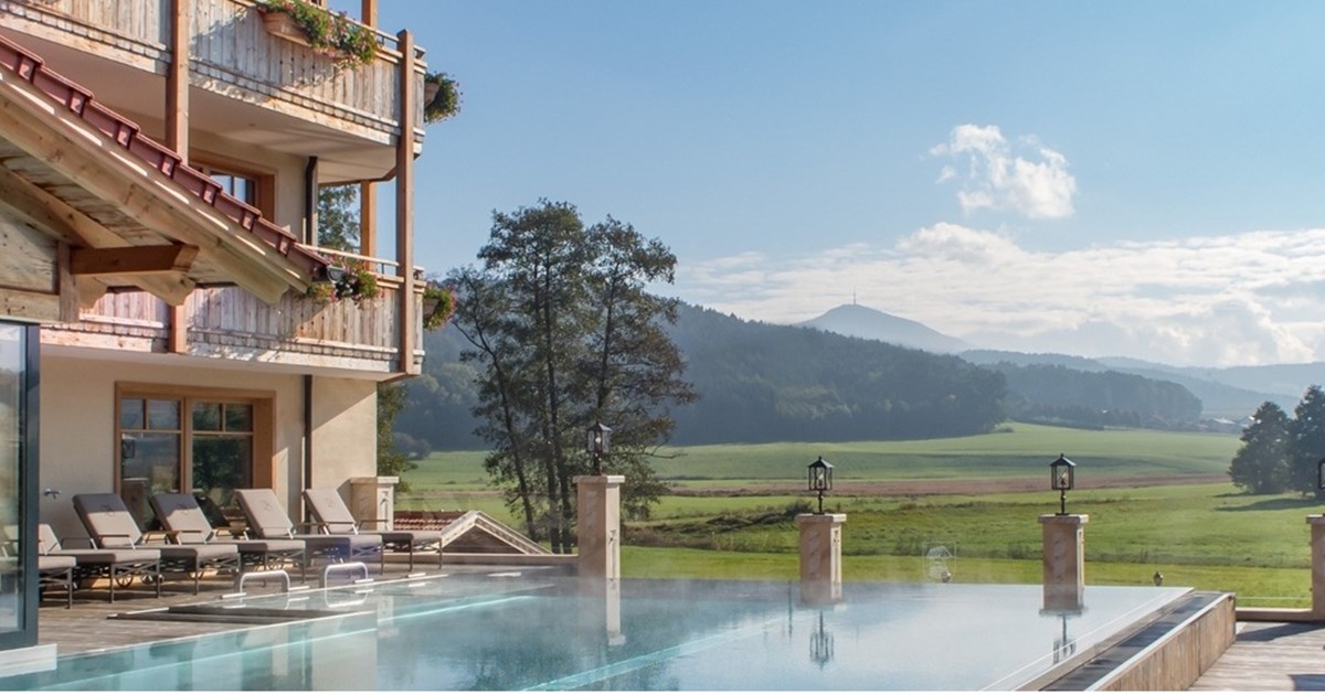 einen Wellnessurlaub (2 Nächte) für 2 Personen im 4-Sterne-Superior Natur - und Wellnesshotel Brunner Hof, inklusive Halbpension
