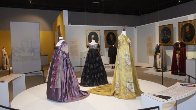 Tickets für die „Ausstellung – Liebe & Macht“ auf Schloss Halburn