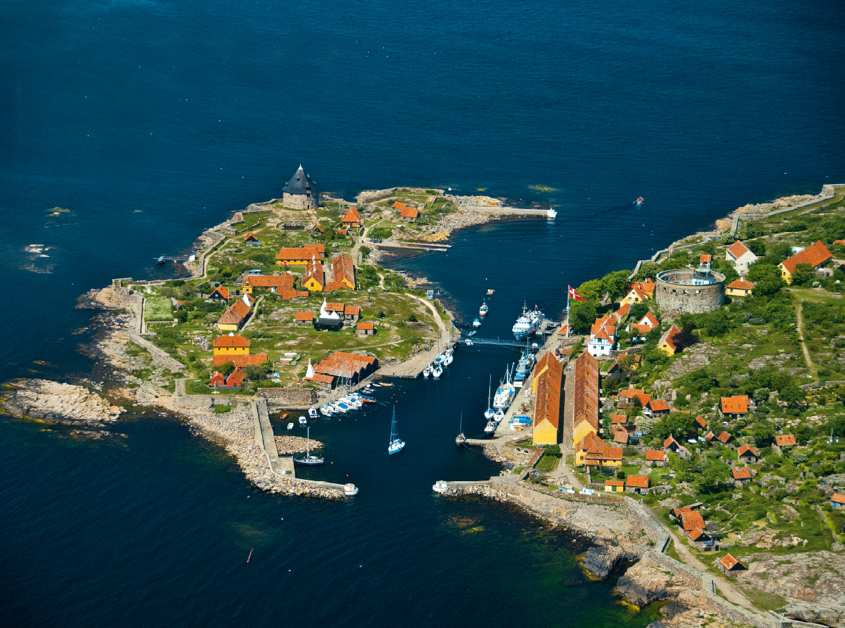 einen opulenten Bildband im Wert on 78 Euro: In seinem Fotobuch „Mare Balticum “ zeigt uns Nico Krauss seine Lieblingsorte aus immer wieder überraschenden Perspektiven