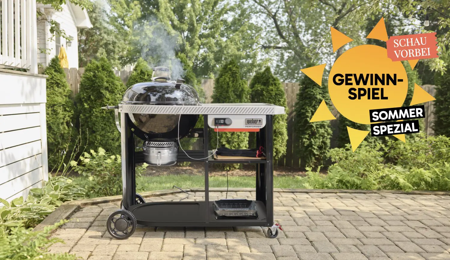Einem praktischen, großen WEBER WORKS-Seitentisch und einer Seitenschiene zum Einlegen und Befestigen von Zubehör für die Outdoor-Küche. Mehr Infos: www.weber.com. Das können Sie mit dem schau-Club