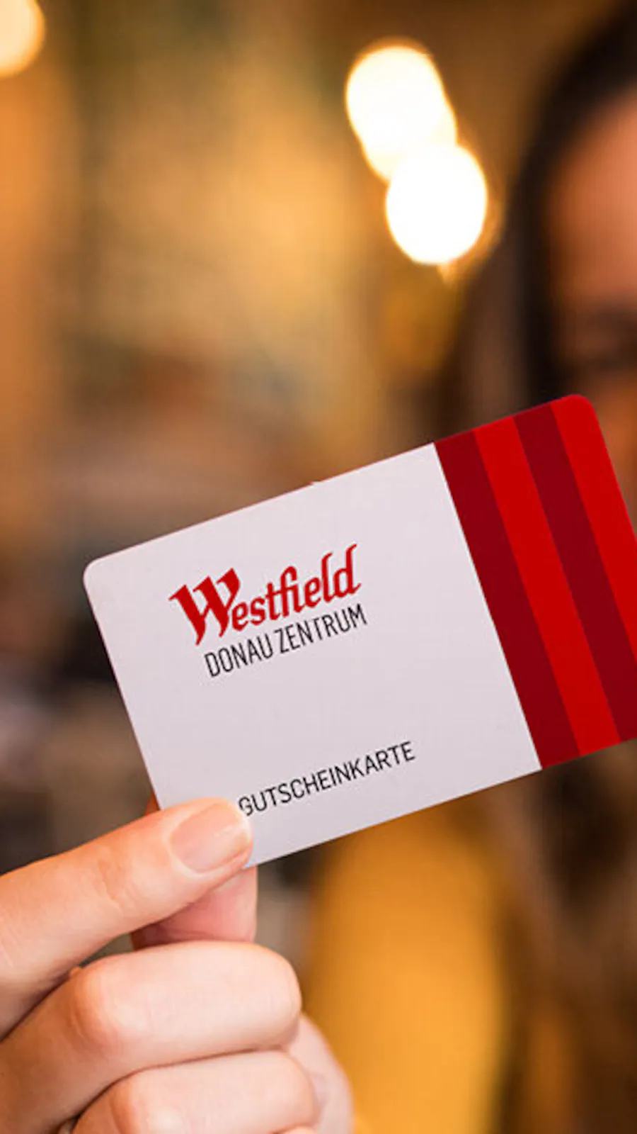 eine von zwei Westfield Gutscheinkarten im Wert von je 100 Euro für das Westfield Donau Zentrum